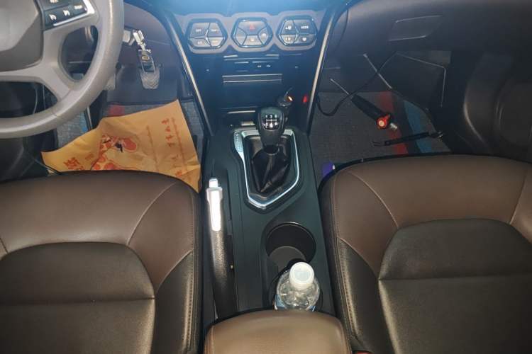 Used GAC Trumpchi GS4 2017 200T Manual Two-Wheel Drive Elite Edition Gear Lever