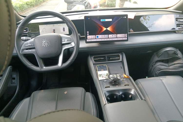 Used BYD Qin L 2025 DM-i Smart Drive 120KM Leading Model