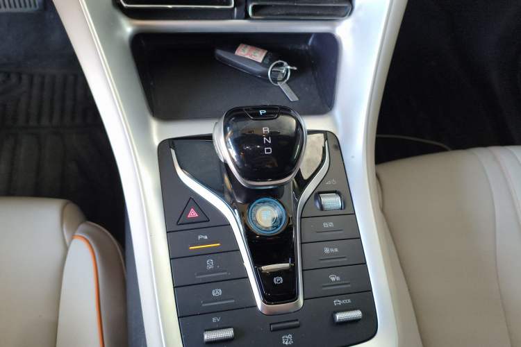 Used BYD Song Pro New Energy 2024 HONOR Edition DM-i 71KM Navigation Model
