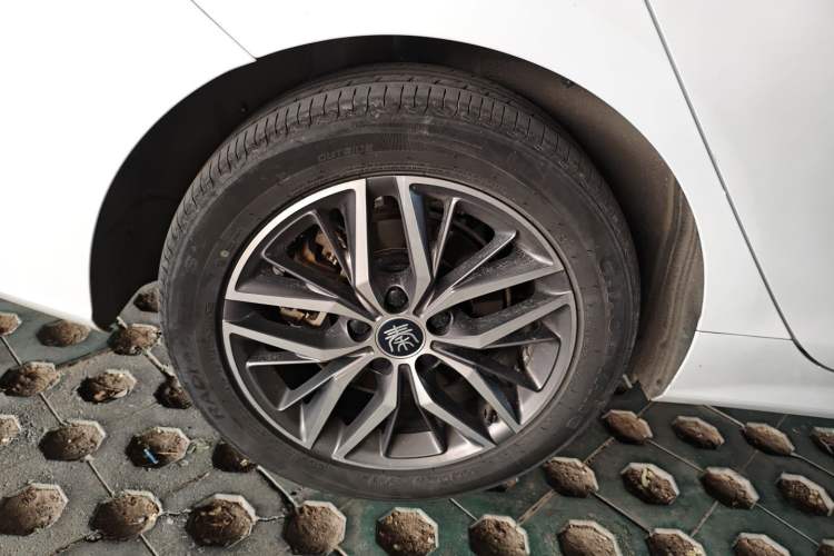 Used BYD Qin PLUS 2023 Champion Edition EV 510KM Leading Model Right Rear Wheel Hub