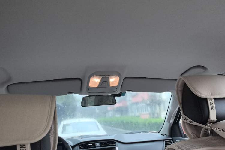 Used SAIC MAXUS T60 2017 2.4L Gasoline Manual Transmission Two-Wheel Drive High Ground Clearance Comfort Edition Standard Cabin Headliner