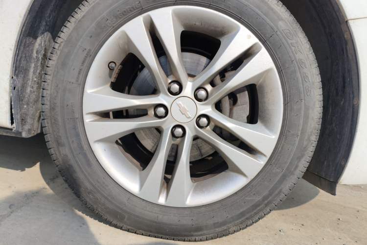 Used Chevrolet Cruze 2015 1.5L Classic SE AT Right Front Wheel Hub