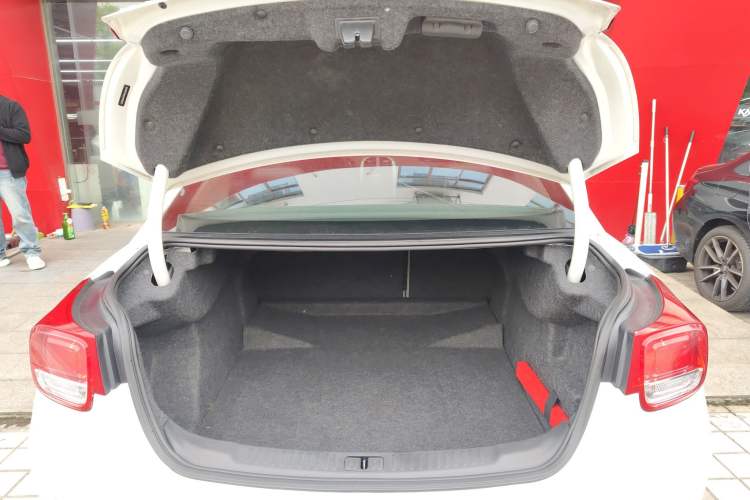 Used Chevrolet Malibu 2014 2.0L Automatic Luxury Edition Trunk