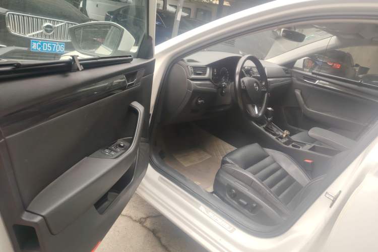 Used Skoda Superb 2016 TSI330 DSG Smart Drive Edition Driver Seat