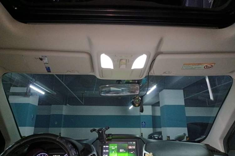 Used Dongfeng Aeolus AX7 2016 2.0L Automatic Zhiyi Trim
