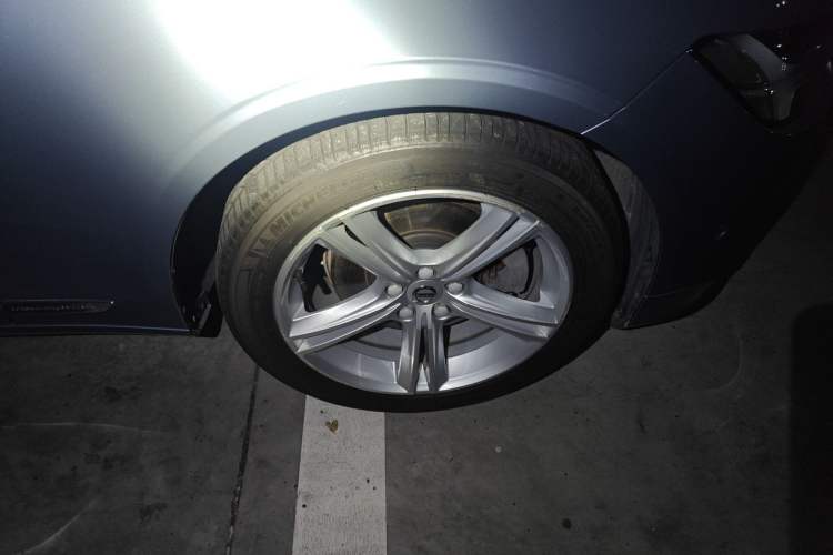 Used Volvo S90 2018 T4 Zhiyuan Edition Right Front Wheel Hub