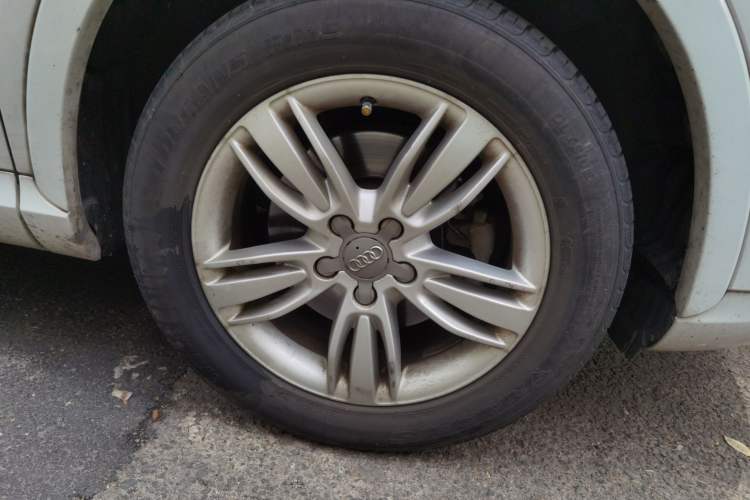 Used Audi Q3 2015 35 TFSI Comfort Model Right Front Wheel Hub