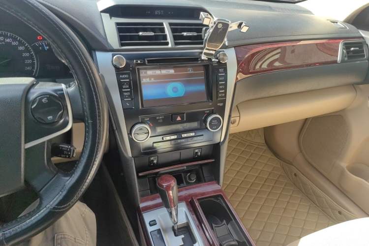 Used Toyota Camry 2012 2.5G Luxury Navigation Edition Audio And AC Panel