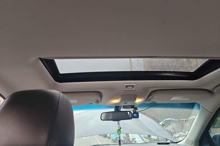 Used Infiniti QX60 2016 2.5 S/C Hybrid Two-Wheel-Drive Excellence Edition China V Standard Headliner