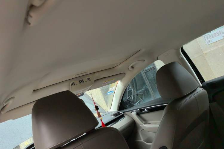 Used Volkswagen Magotan 2015 Facelift 1.8TSI Luxury Model Headliner