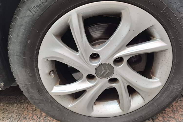 Used Citroen Elysee 2015 Zhishang Edition 1.6L Manual Fashion Model Right Front Wheel Hub