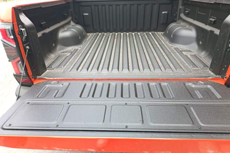 Used RELY Venucia R08 2025 Model 2.3T 8AT 4WD Diesel Standard Box Trail Edition Trunk