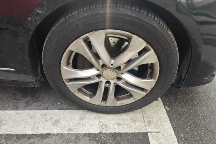 Used Mercedes-Benz E-Class 2010 E 300 L Fashion Model