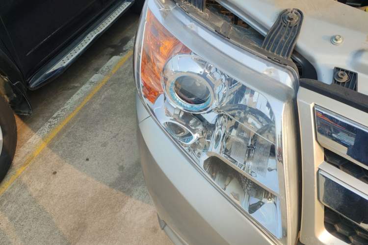 Used Dongfeng Yufeng 2021 2.0T Rear-Drive Logistics Vehicle Short Wheelbase Mid-Roof 5-9 Seaters China VI Standard D20