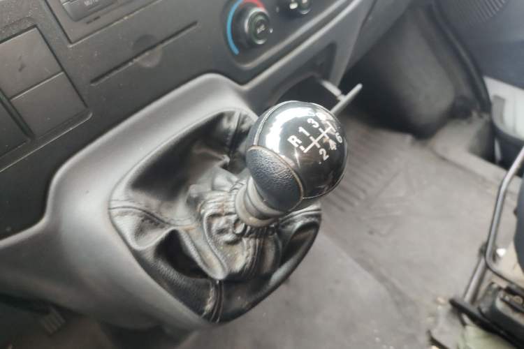 Used Ford Transit Custom 2016 2.4T Long-Wheelbase 6-Seater Mid-Roof Multi-Purpose Vehicle Gear Lever