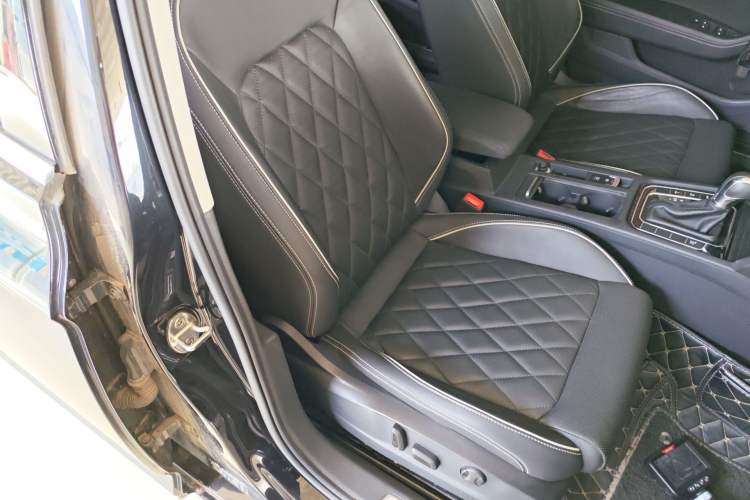 Used Volkswagen Magotan GTE Plug-in Hybrid 2020 GTE Luxury Model Right Front Seat