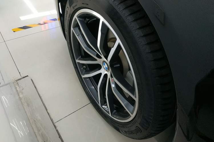 Used BMW 5 Series New Energy 2021 535Le M Sport Package Left Front Wheel Hub