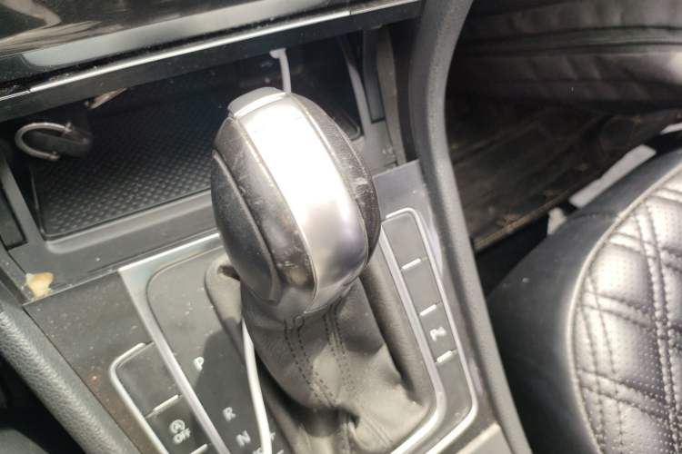 Used Volkswagen Golf 2019 1.8TSI Travel Edition Gear Lever
