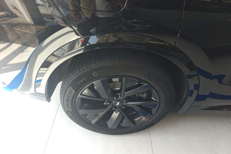 Used Li Auto L8 2023 Pro Model Right Rear Wheel Hub