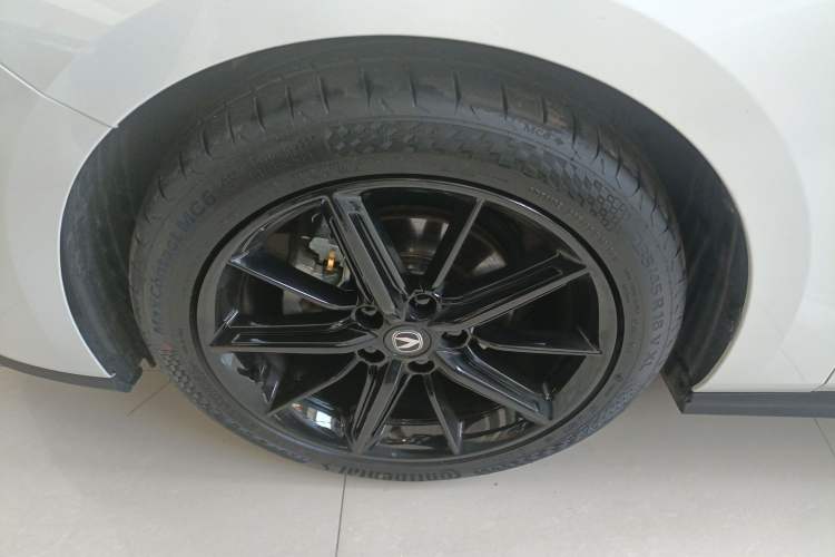 Used CHANGAN UNI-V 2025 1.5T 500Bar High-Energy Version