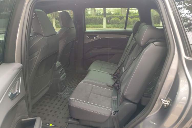 Used Audi Q5 e-tron 2022 40 e-tron Starlight Edition Mech Kit