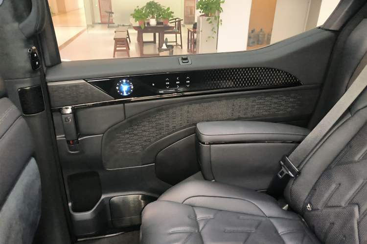 Used Zeekr 009 2024 7-Seater Aisle Version 108 kWh