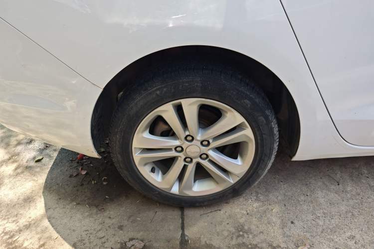 Used Chevrolet Cruze 2015 1.5L Automatic Luxury Edition Right Rear Wheel Hub