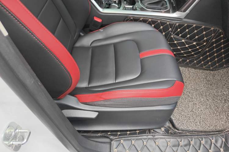 Used Haval H4 2019 Red-Label 1.5 GDIT DCT Luxury Smart Connectivity Model Right Front Seat