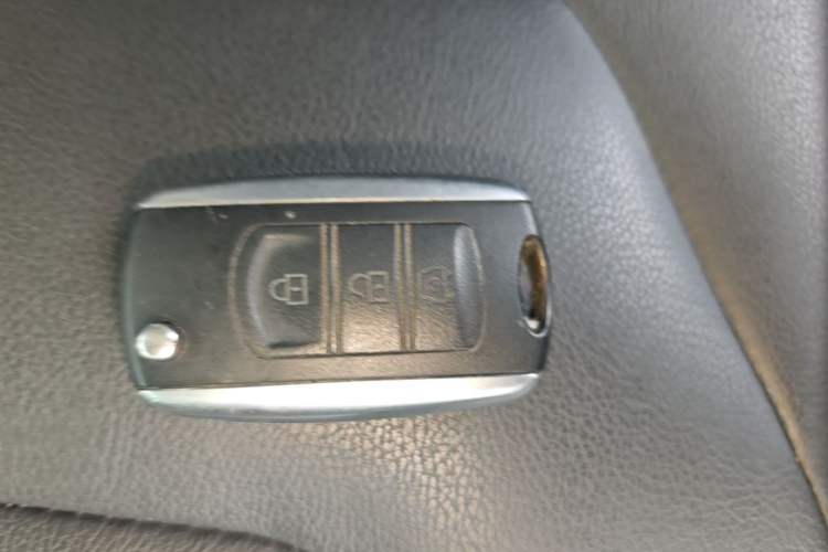 Used Dongfeng Fengon 580 2021 Revised ☆ Star Edition 1.8L Manual Elite Version Interior 1