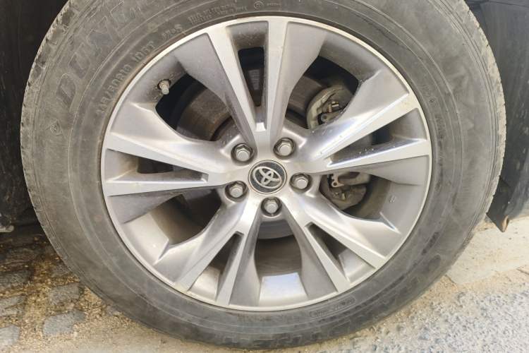 Used Toyota Highlander 2015 2.0T Four-Wheel Drive Elite Edition 7-Seater Right Front Wheel Hub