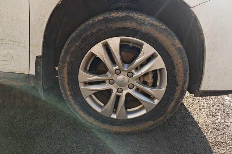 Used Haval M6 2019 1.5T DCT Two-Wheel Drive Elite Version China VI Standard Right Front Wheel Hub