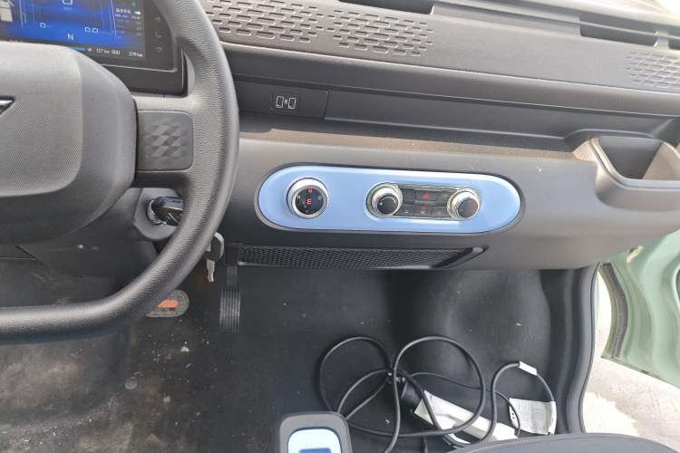 Used REACH MINI Truck 2023 140km Long Wheelbase Van Ambition Version Gear Lever