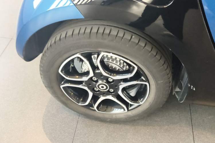 Used smart fortwo 2019 0.9T 66kW Hardtop Wind Power Edition China VI
