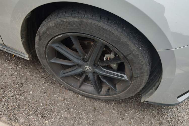 Used CHANGAN UNI-V 2022 1.5T Prestige Version Right Front Wheel Hub