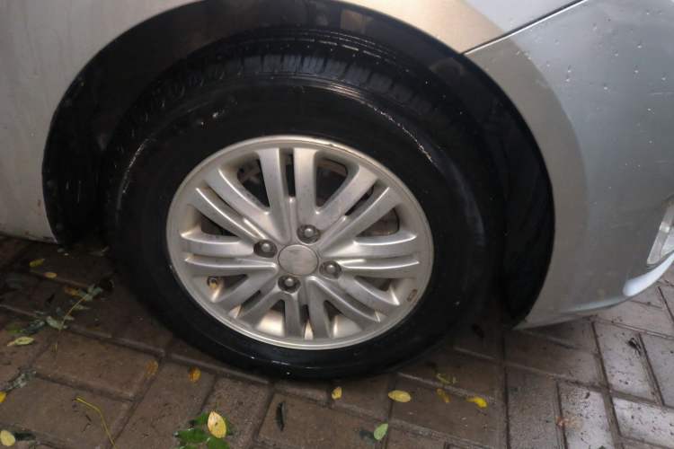 Used Kia K2 2012 Sedan 1.4L MT GLS Commemorative Edition Right Front Wheel Hub