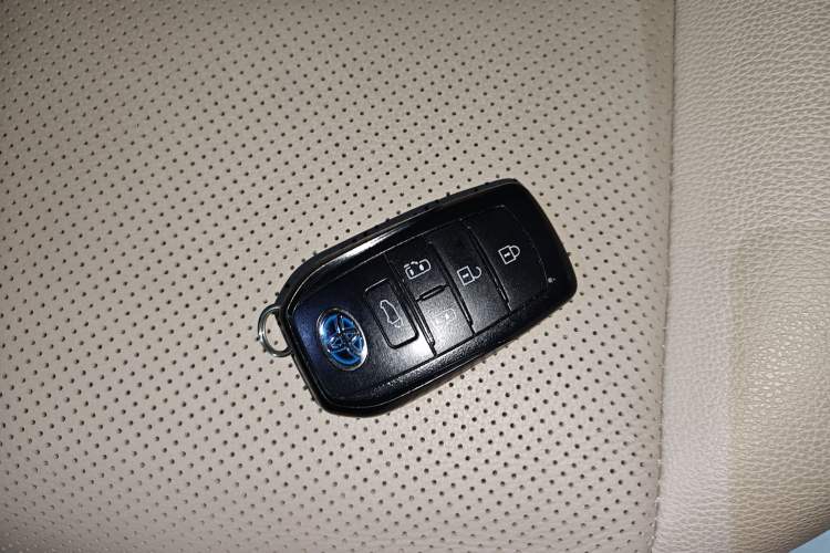 Used Toyota Granvia 2023 2.5L Hybrid Prestige PLUS Edition