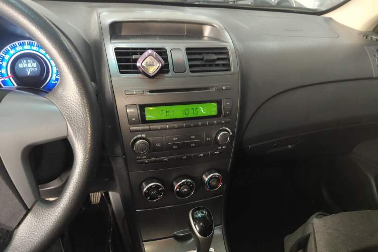 Used BYD L3 2015 Energy-Efficient Model 1.5L Automatic Comfort Edition Audio And AC Panel