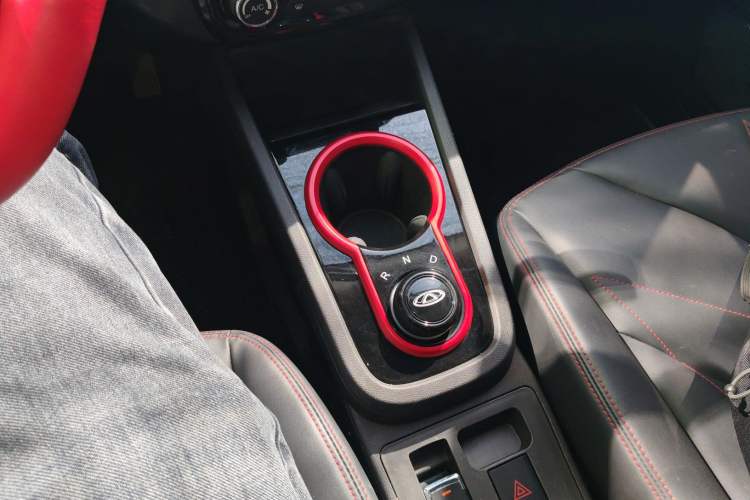 Used Chery QQ Little Ant 2022 Restyled Version Sweet Pink Edition Half-Sugar Version 28.8 kWh 30 kW 301 km Gear Lever