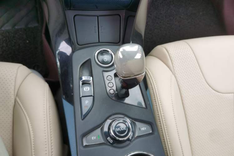 Used BYD Qin New Energy 2014 1.5T Flagship Model Gear Lever