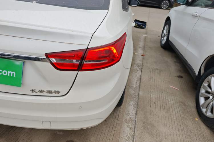 Used Ford Escort 2015 1.5L Automatic Fashion Model
