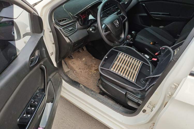 Used Baojun 310 2016 1.2L manual Comfort trim level
