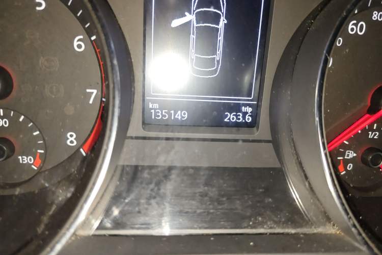 Used Volkswagen Magotan 2017 330TSI DSG Luxury Model Odometer Close Up