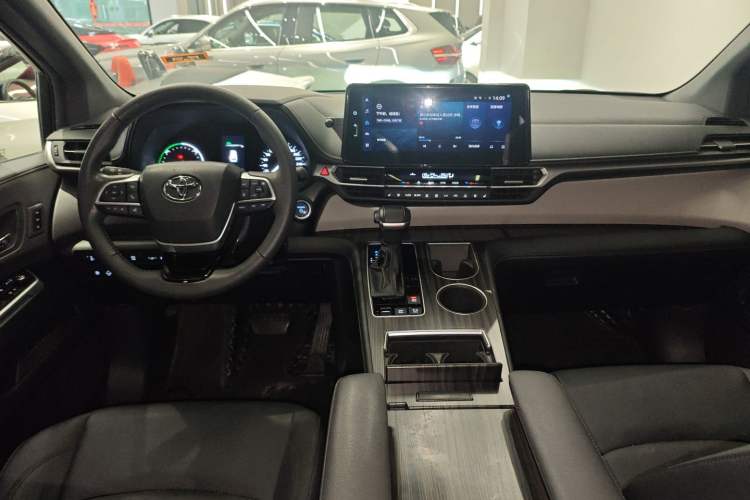 Used Toyota Granvia 2023 2.5L Hybrid Prestige VIP Edition