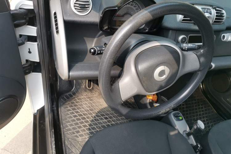 Used smart fortwo 2012 1.0 MHD Hardtop Comfort Edition Steering Wheel
