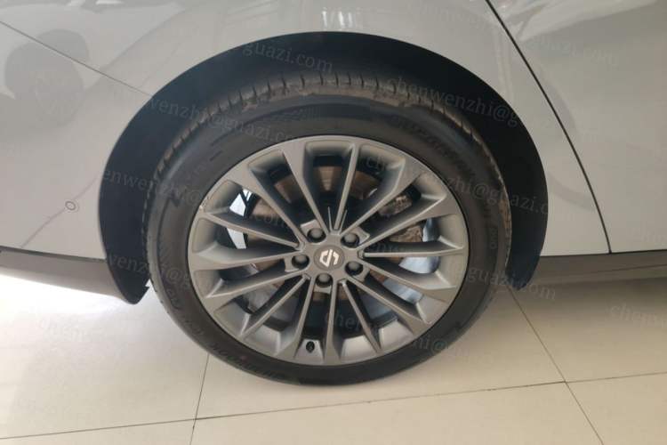 Used Leapmotor C01 2024 Pure Electric 525 Luxury Edition Right Rear Wheel Hub