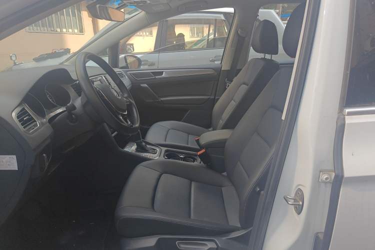 Used Volkswagen Golf Sportsvan 2019 280TSI Automatic Trendy Model China VI Standard Left Front Seat