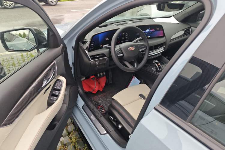 Used Cadillac CT5 2025 28T Track Performance Edition + Peak Track Optional Package Driver Seat