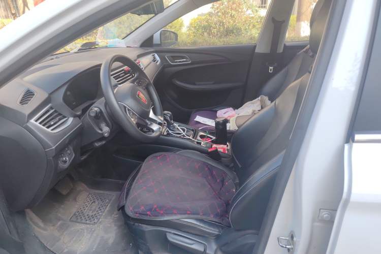 Used Roewe i5 2020 1.5L Automatic 4G Connect Luxury Flagship Edition
