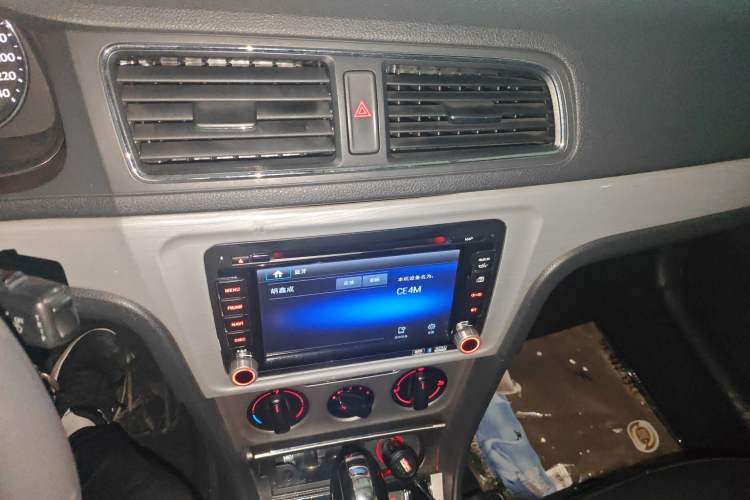 Used Volkswagen Lavida 2013 Restyled Classic 1.6L Automatic Comfort Edition Audio And AC Panel