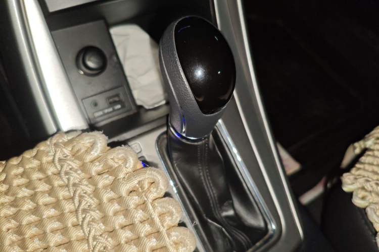 Used Hyundai Elantra (5th Generation / Langdong) 2012 1.6L Automatic Fashion Edition Gear Lever